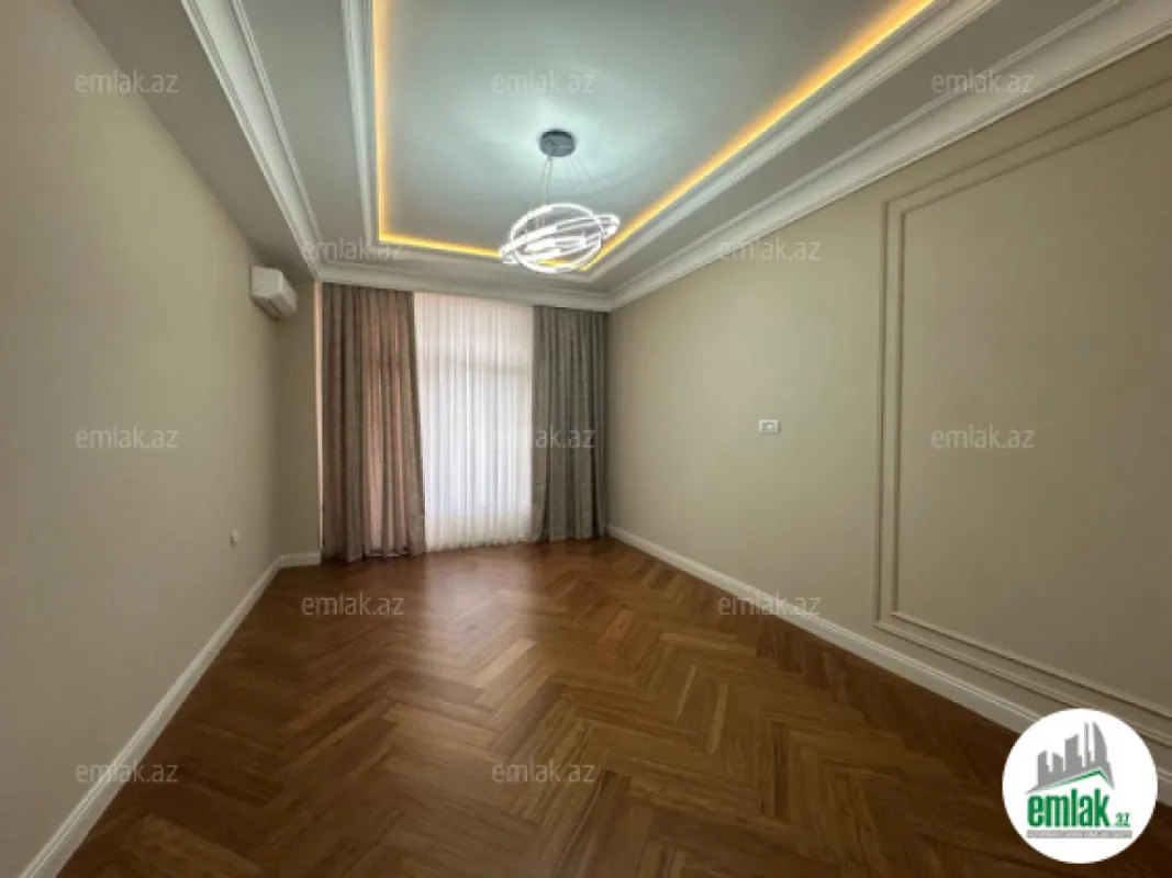 Satılır 4 otaqlı yeni tikili 240 m²