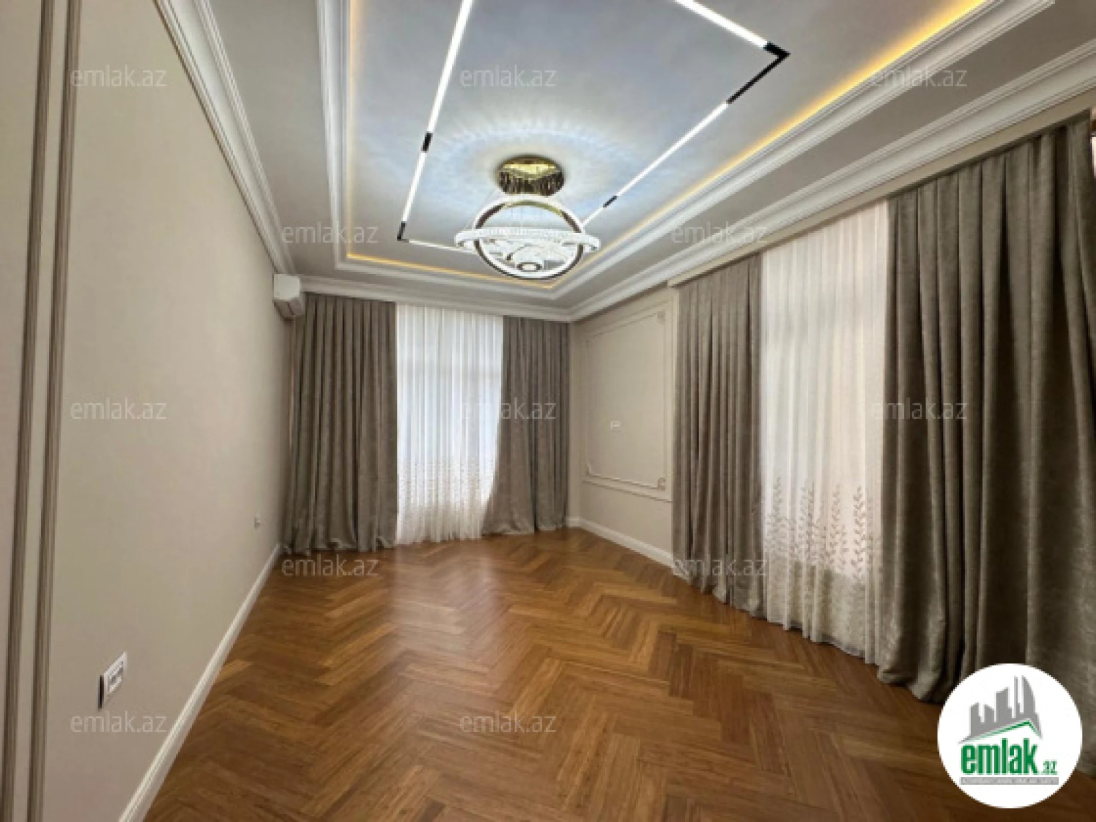 Satılır 4 otaqlı yeni tikili 240 m²