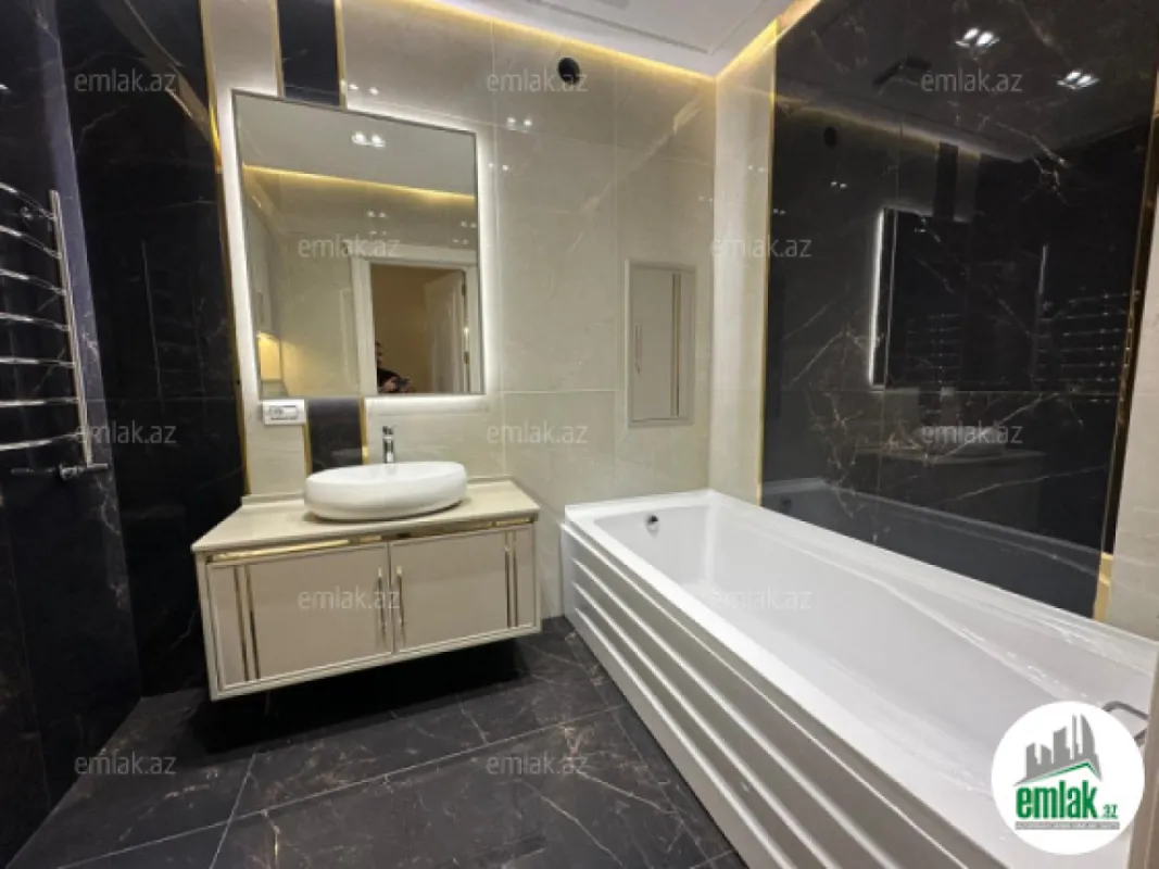 Satılır 4 otaqlı yeni tikili 240 m²