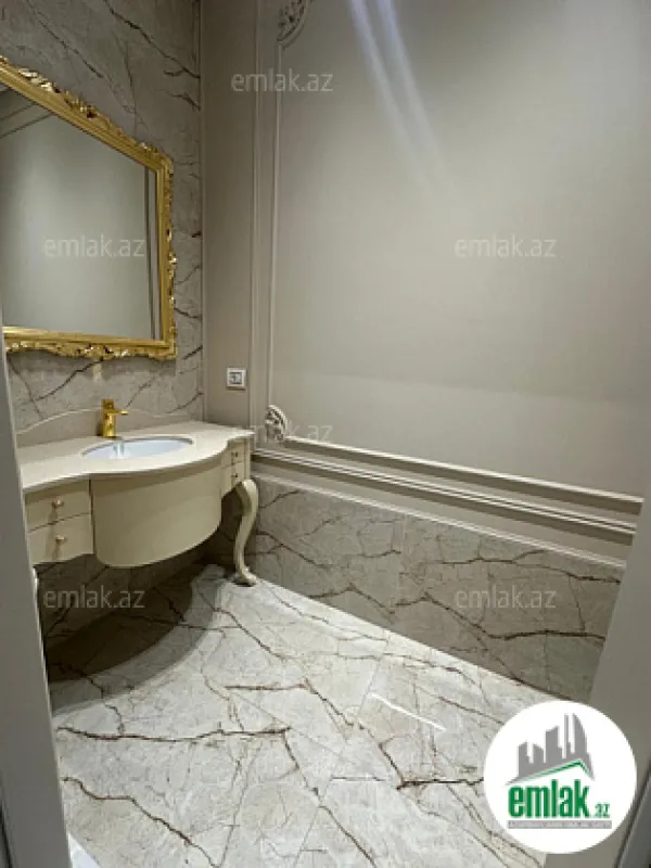 Satılır 4 otaqlı yeni tikili 240 m²