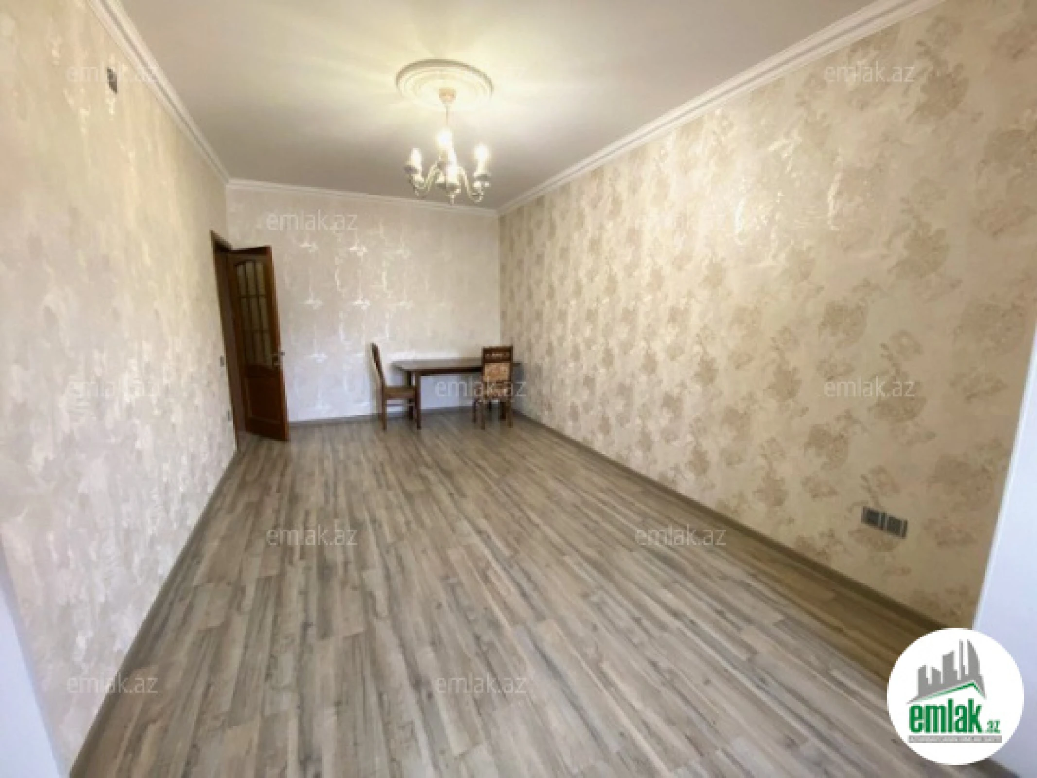 Satılır 2 otaqlı köhnə tikili 70 m²