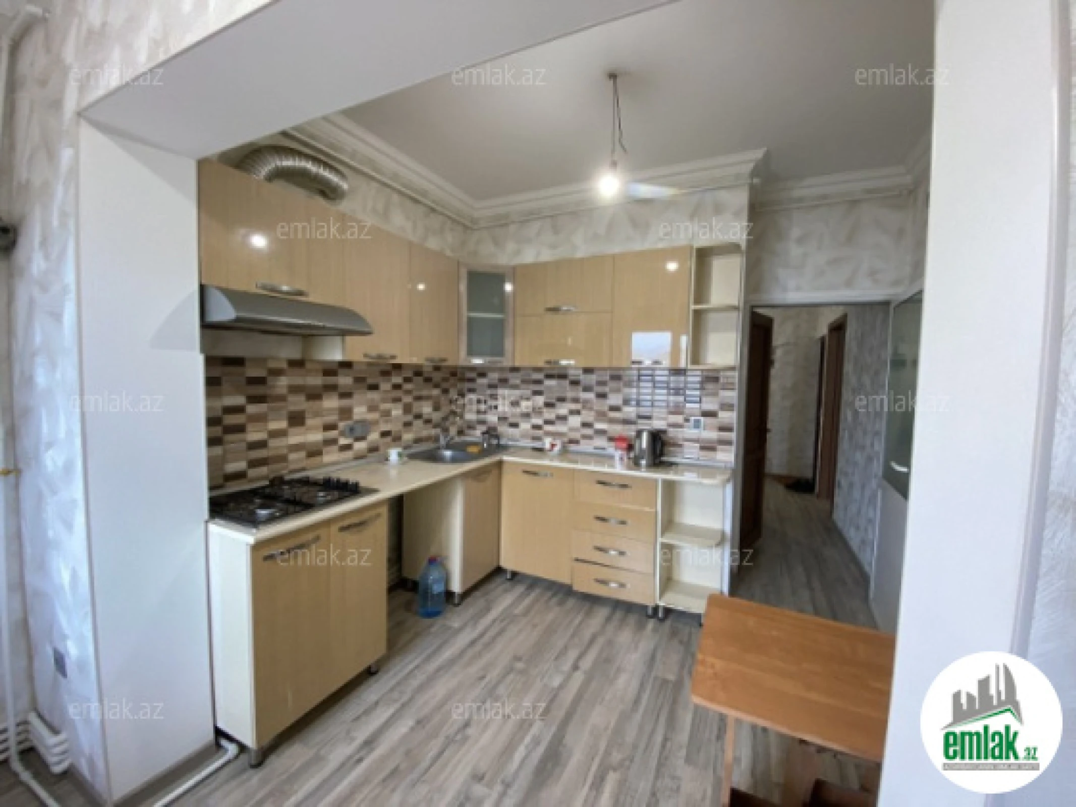 Satılır 2 otaqlı köhnə tikili 70 m²