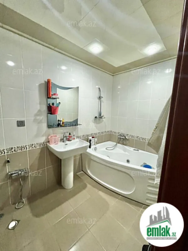 Satılır 3 otaqlı yeni tikili 130 m²