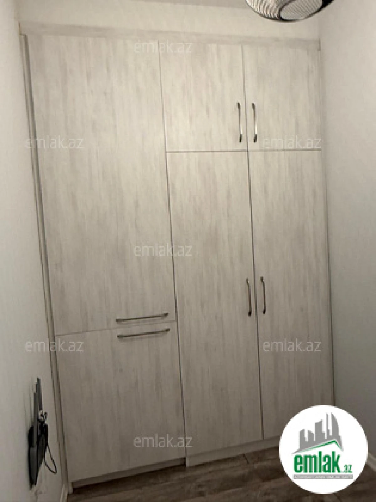 Satılır 2 otaqlı köhnə tikili 65 m²