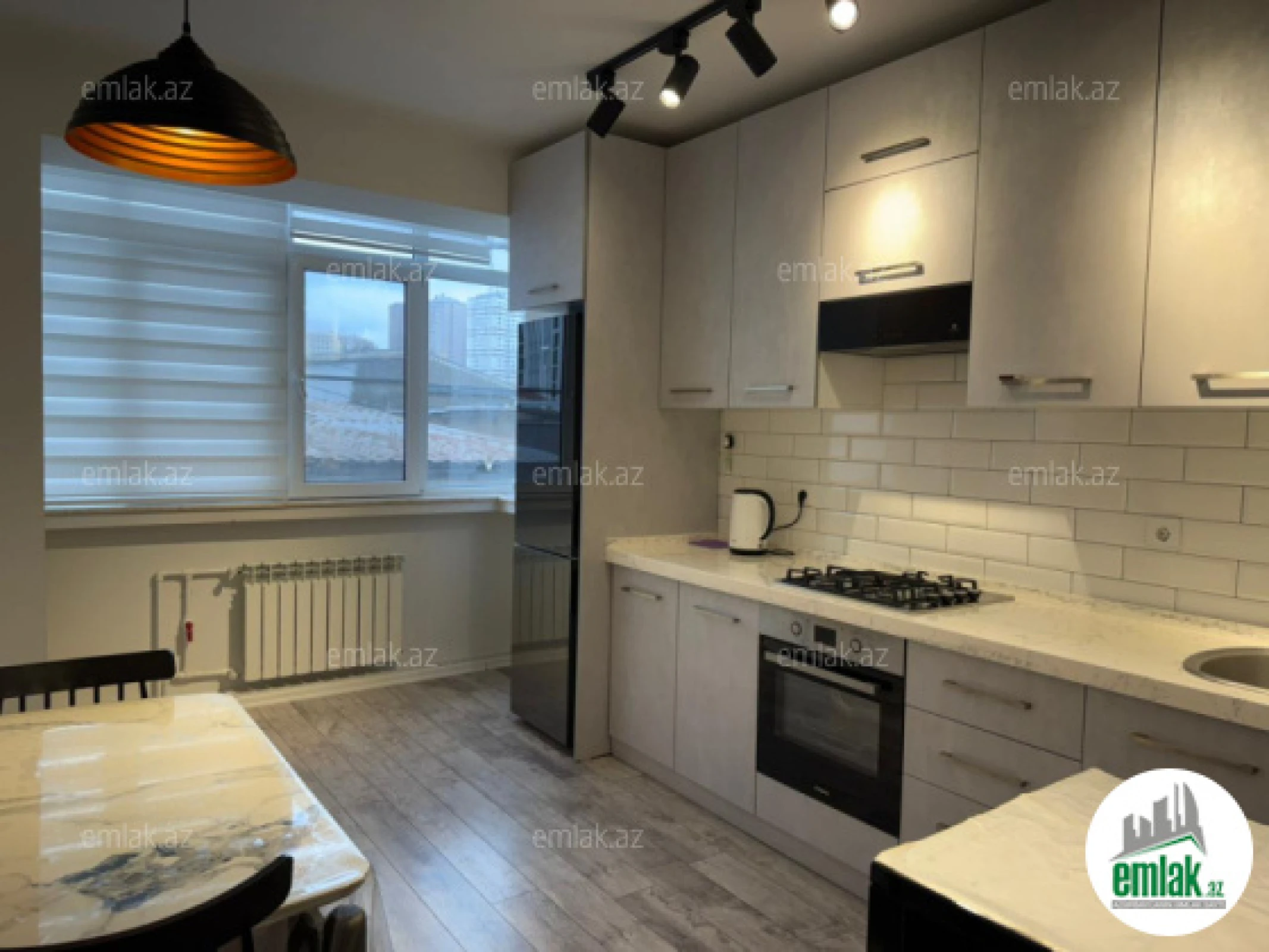 Satılır 2 otaqlı köhnə tikili 65 m²