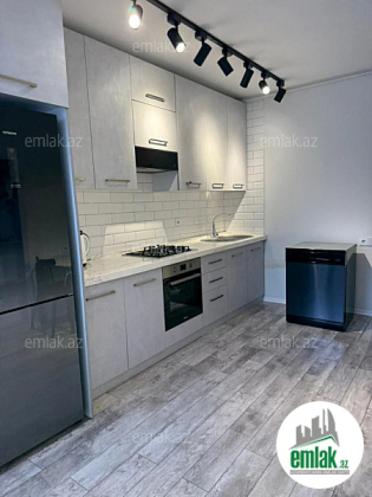 Satılır 2 otaqlı köhnə tikili 65 m²