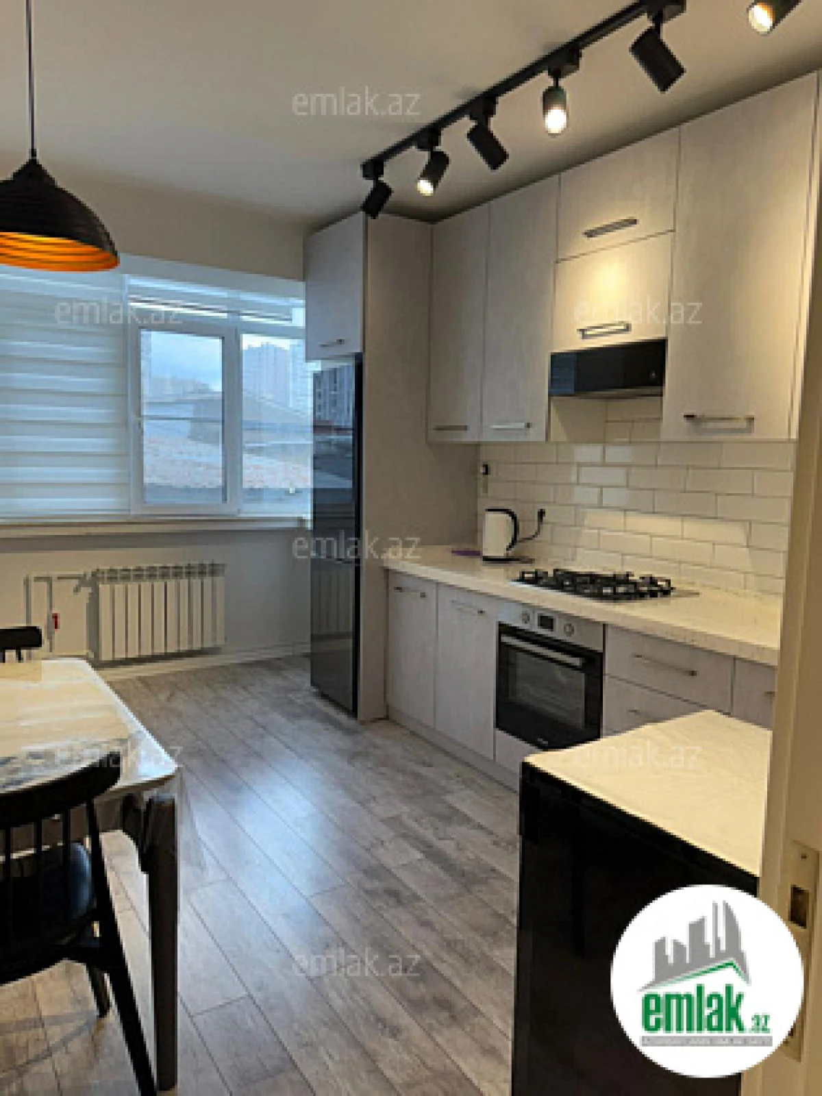 Satılır 2 otaqlı köhnə tikili 65 m²
