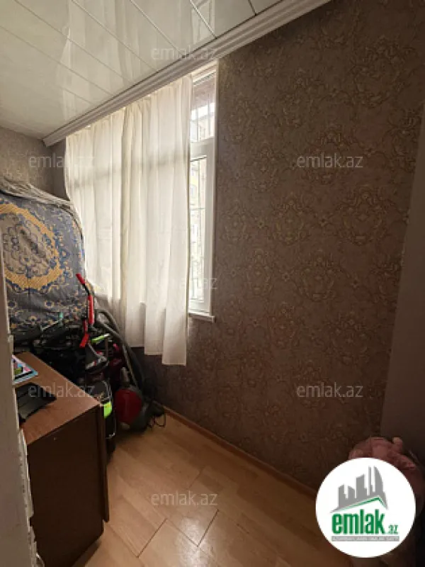 Satılır 4 otaqlı köhnə tikili 110 m²