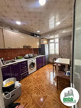 Satılır 4 otaqlı köhnə tikili 110 m²