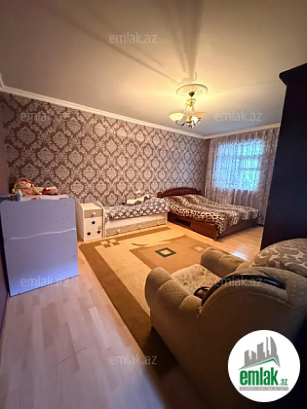 Satılır 4 otaqlı köhnə tikili 110 m²