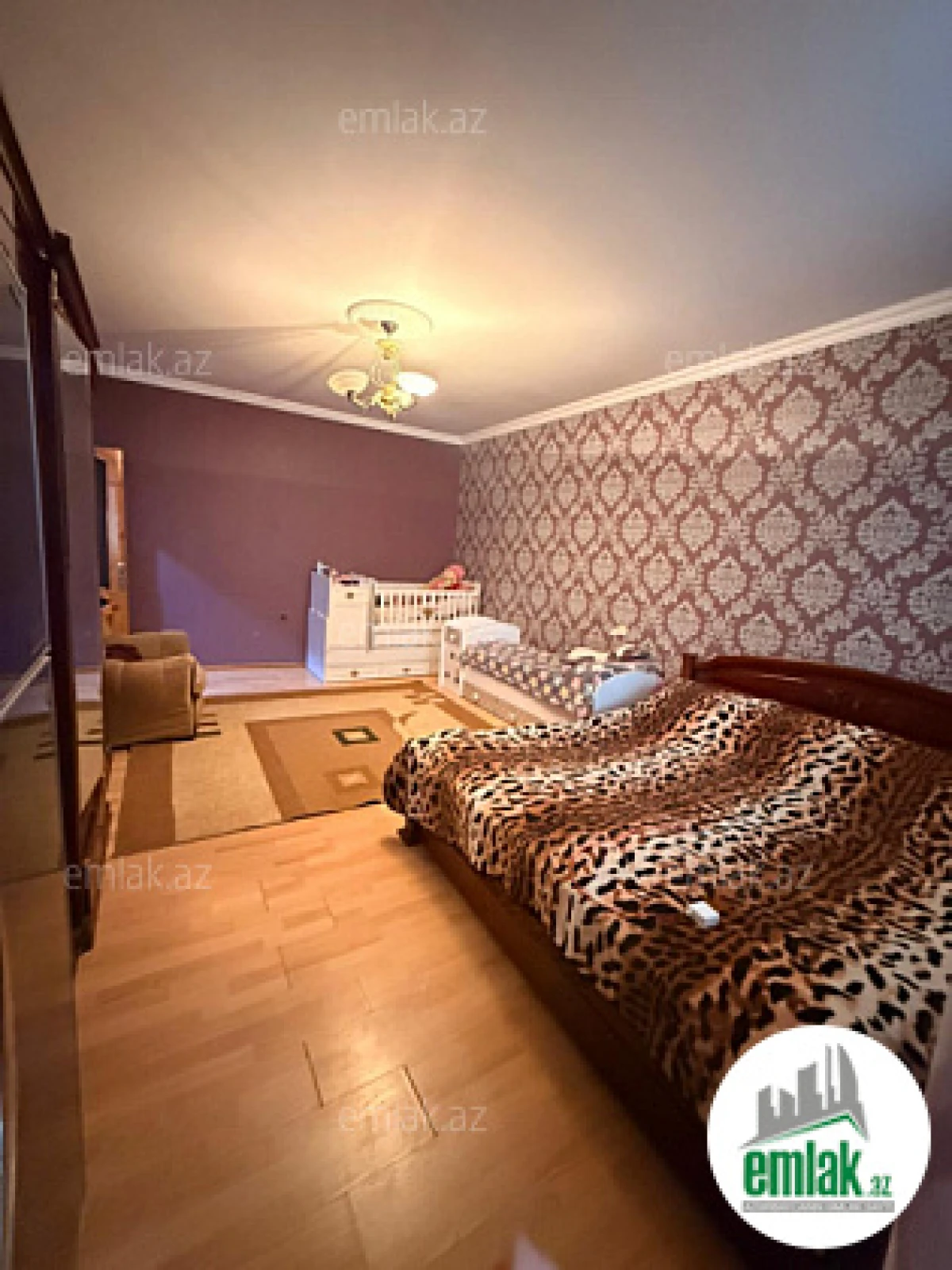 Satılır 4 otaqlı köhnə tikili 110 m²