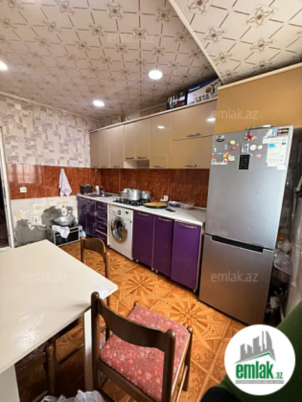 Satılır 4 otaqlı köhnə tikili 110 m²