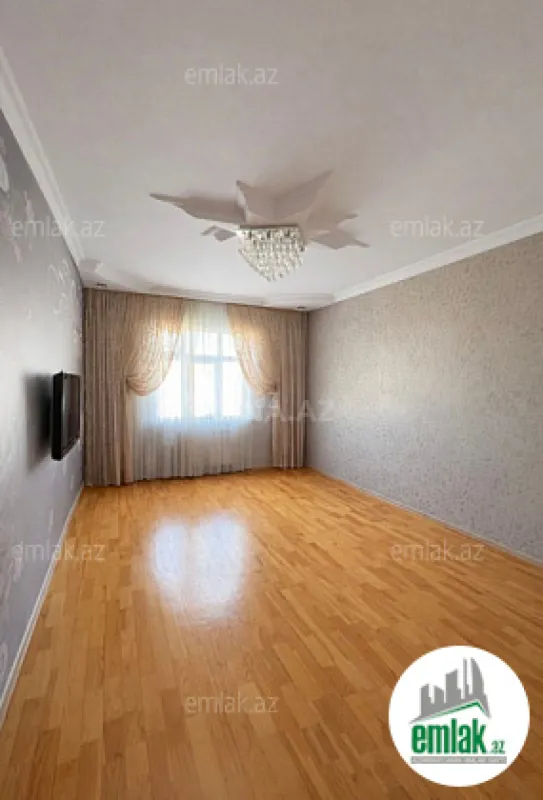 Satılır 4 otaqlı köhnə tikili 110 m²