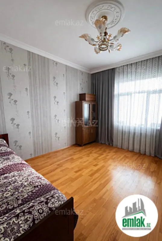 Satılır 4 otaqlı köhnə tikili 110 m²