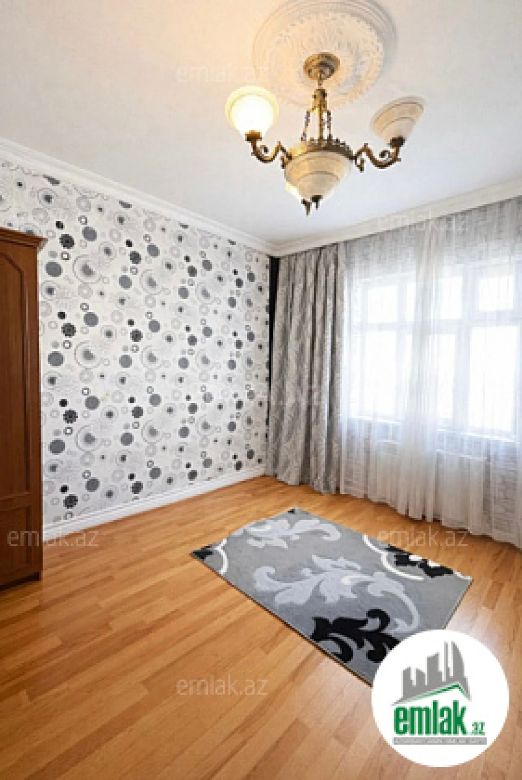Satılır 4 otaqlı köhnə tikili 110 m²