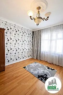Satılır 4 otaqlı köhnə tikili 110 m²