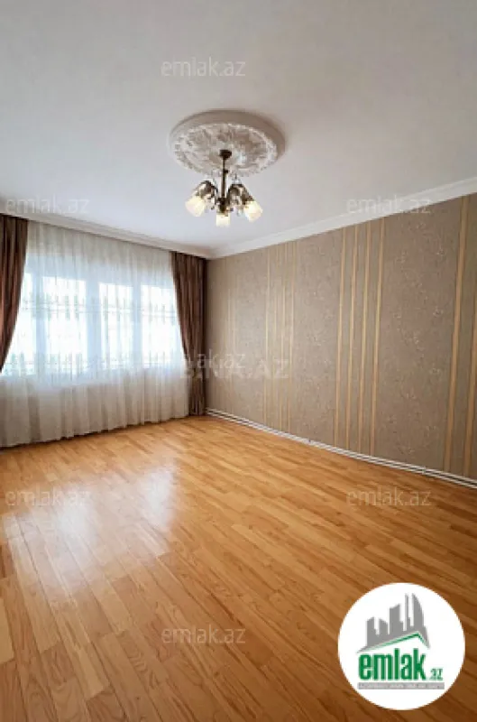 Satılır 4 otaqlı köhnə tikili 110 m²