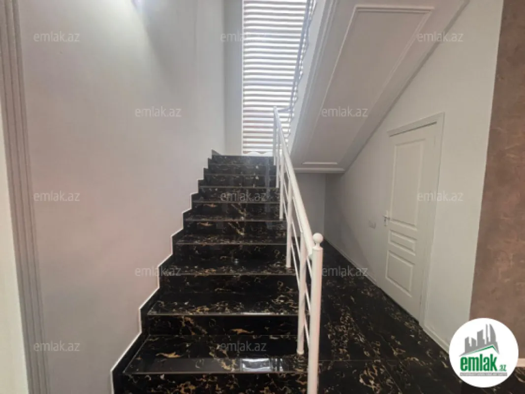 Satılır 4 otaqlı həyət evi 330 m²