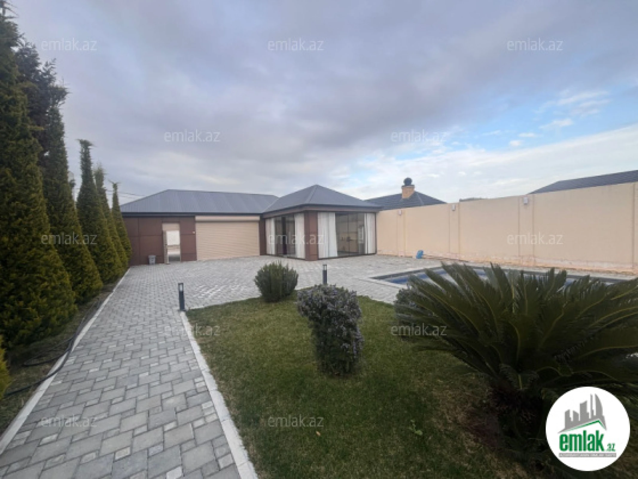 Satılır 4 otaqlı həyət evi 330 m²