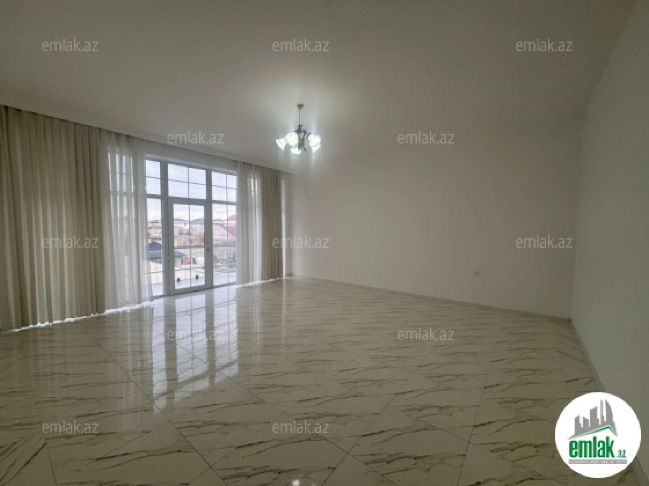 Satılır 4 otaqlı həyət evi 330 m²