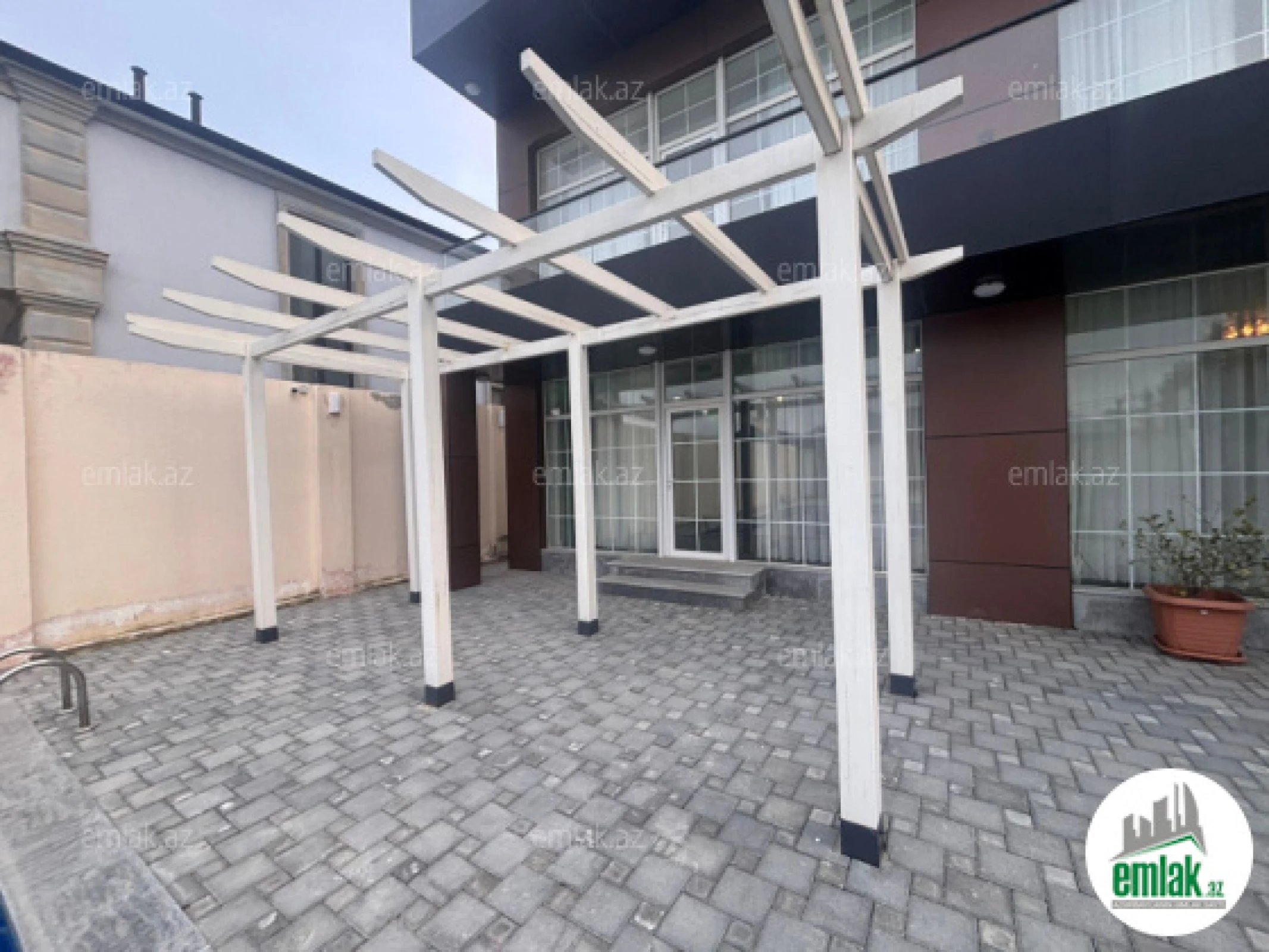 Satılır 4 otaqlı həyət evi 330 m²