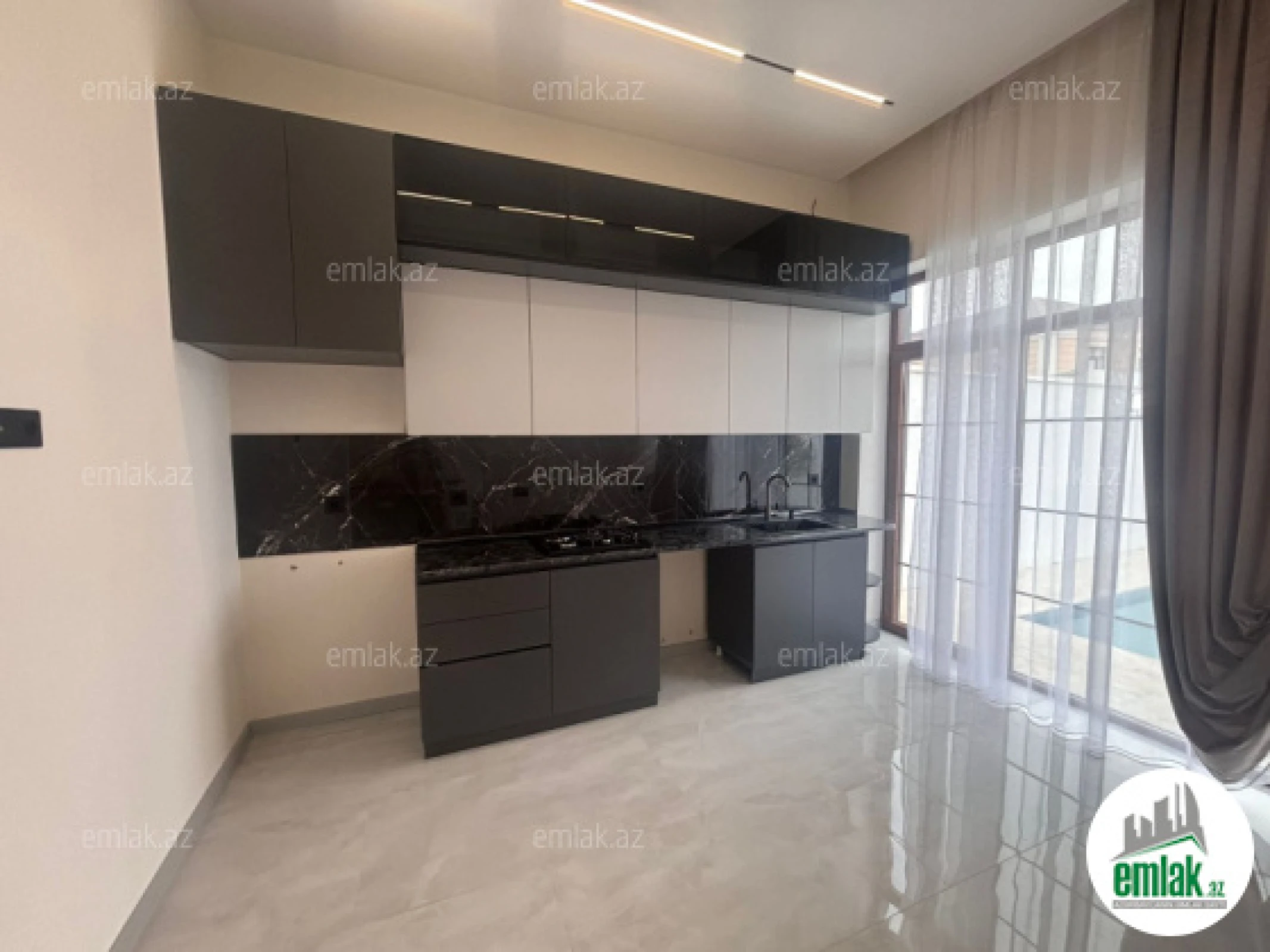 Satılır 4 otaqlı həyət evi 140 m²