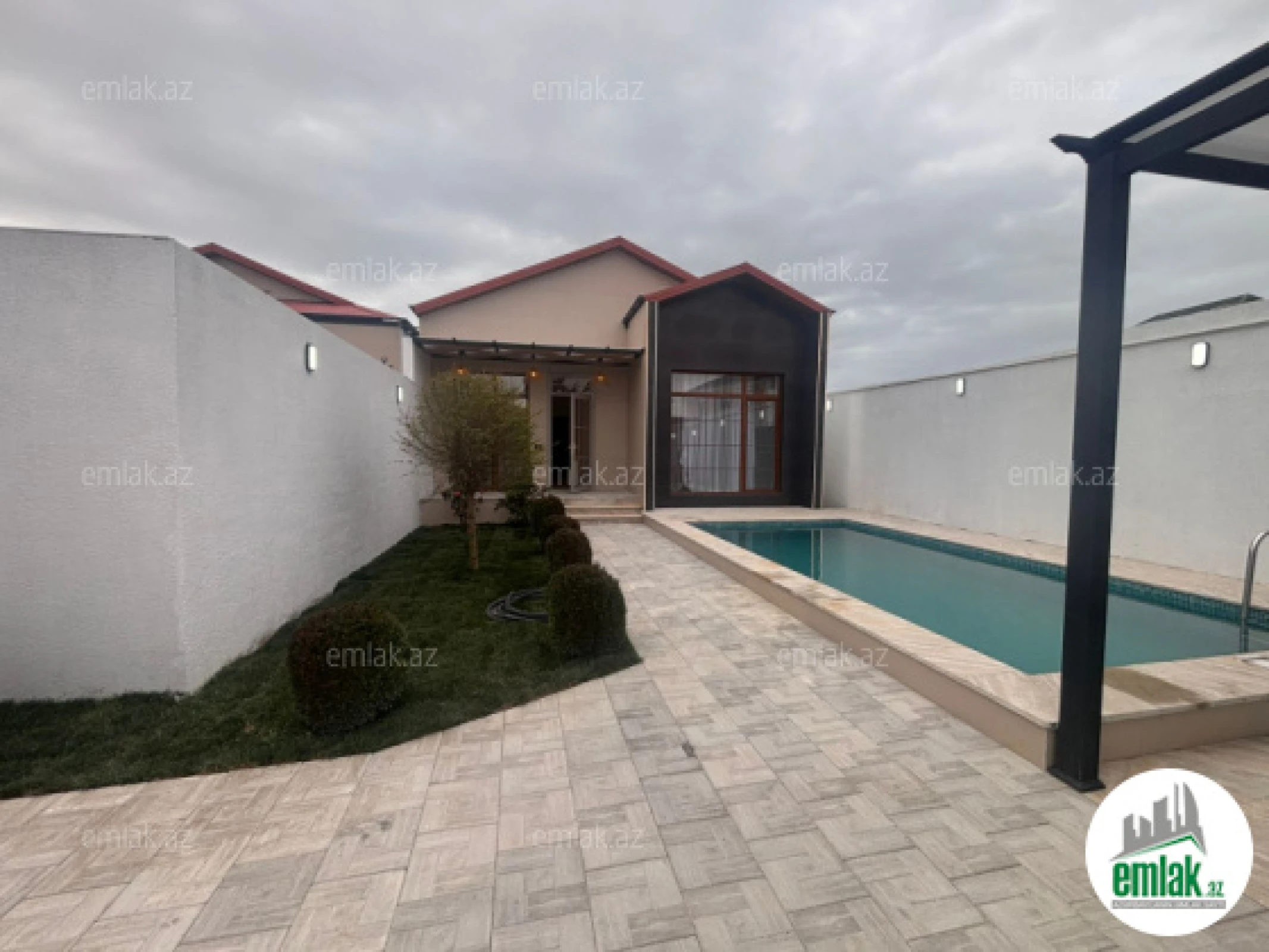 Satılır 4 otaqlı həyət evi 140 m²