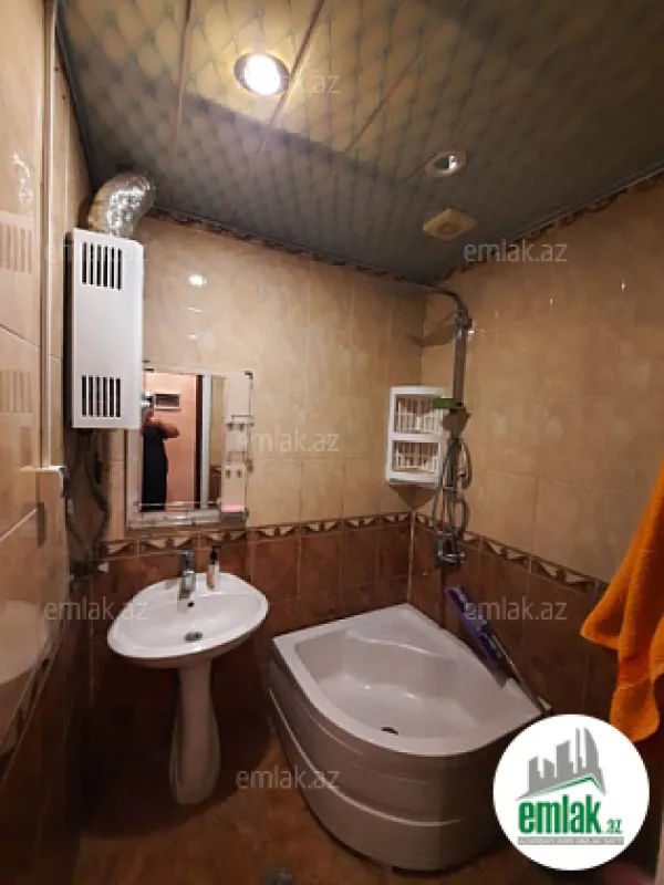 Satılır 2 otaqlı köhnə tikili 60 m²