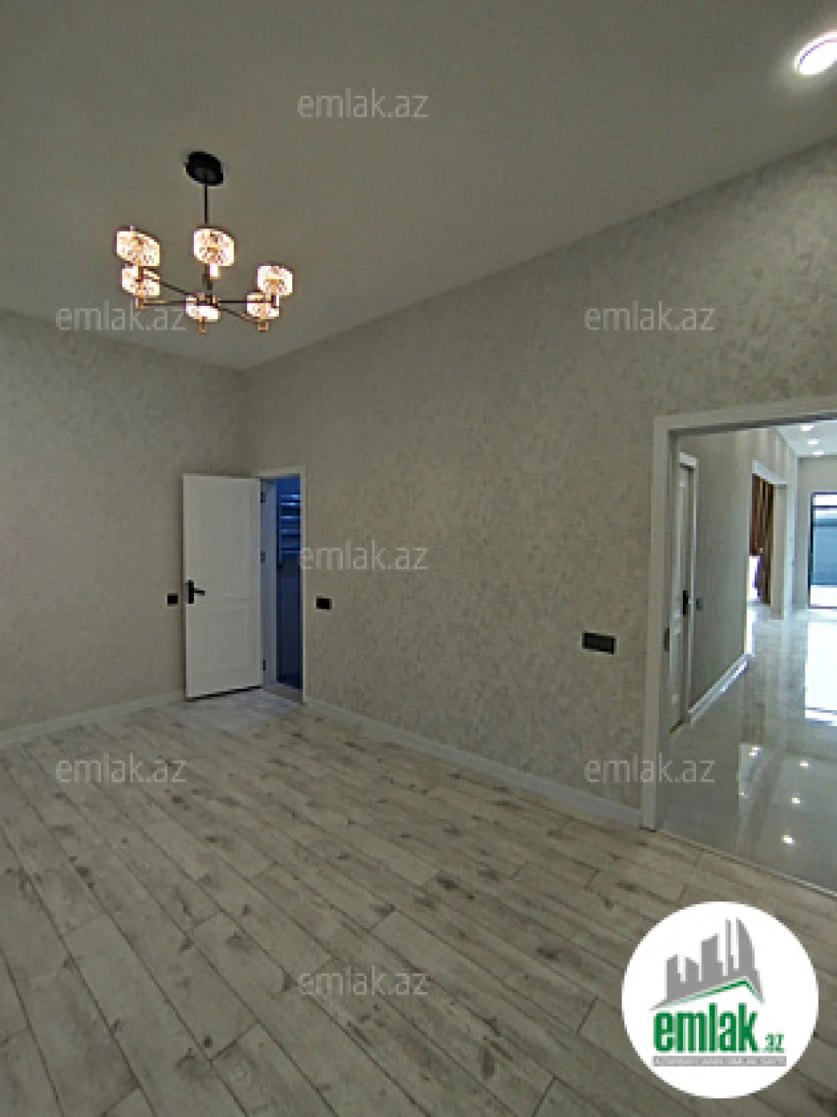 Satılır 4 otaqlı mənzil 140 m²