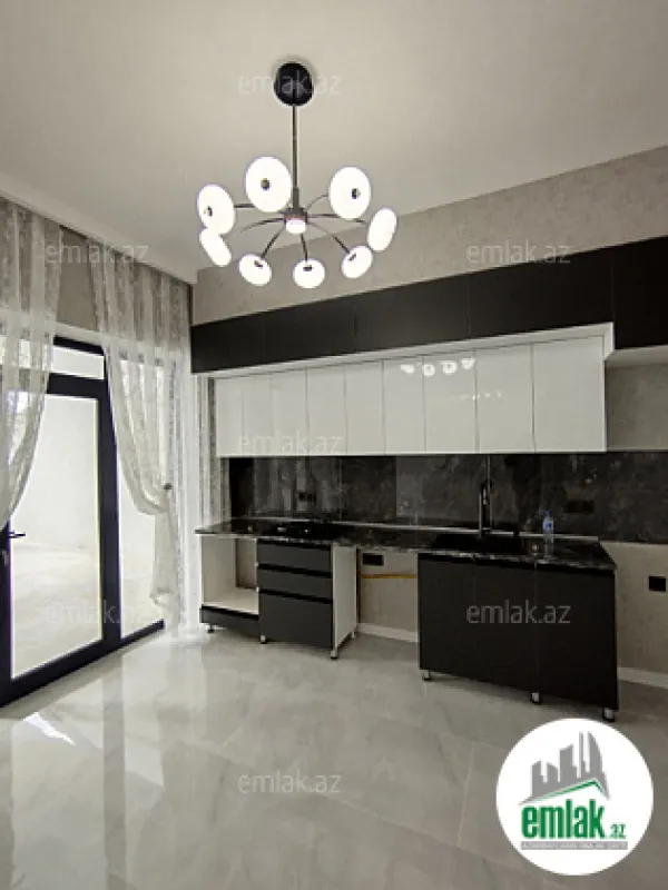 Satılır 4 otaqlı mənzil 140 m²