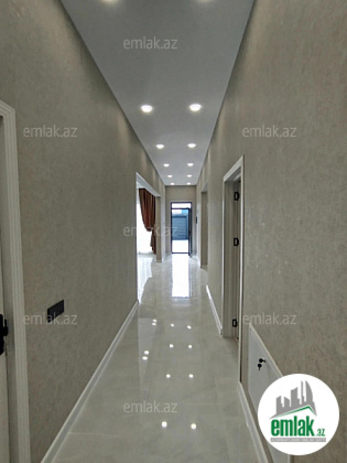 Satılır 4 otaqlı mənzil 140 m²