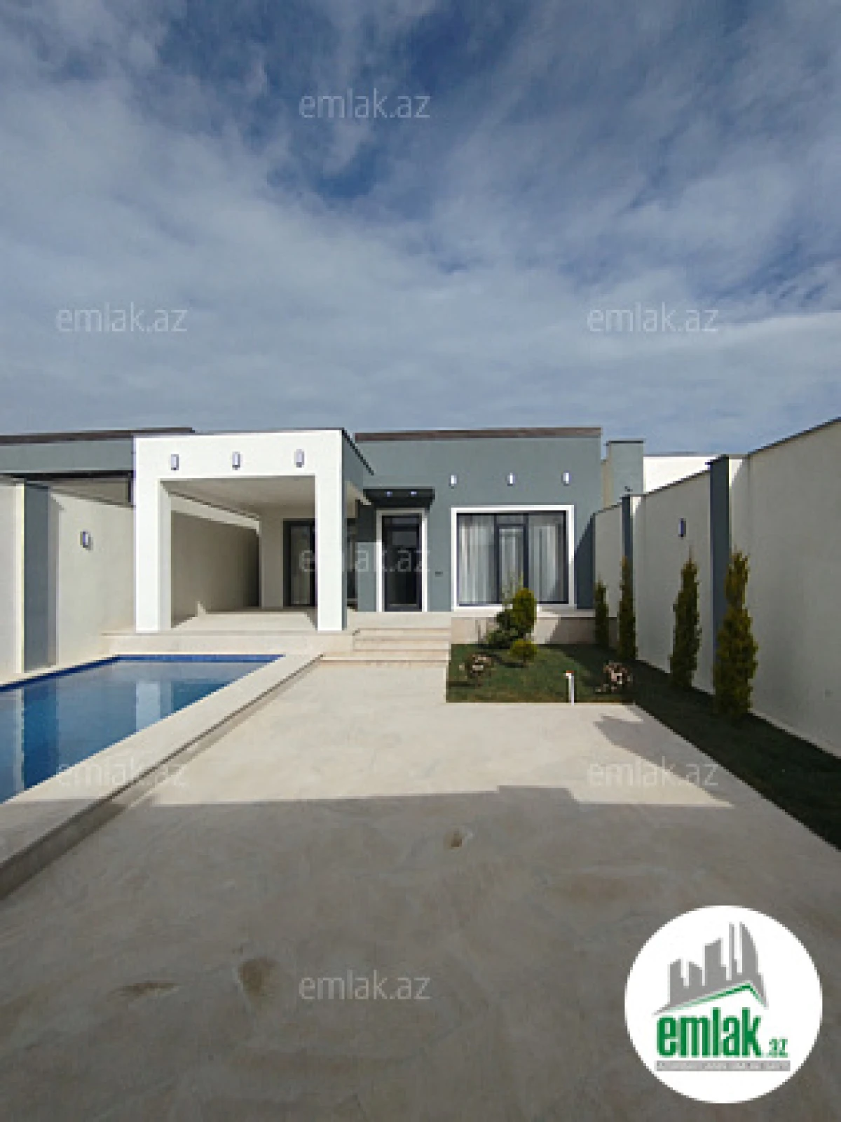 Satılır 4 otaqlı mənzil 140 m²