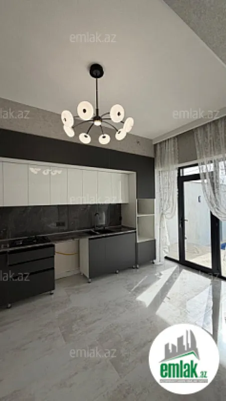 Satılır 4 otaqlı mənzil 140 m²