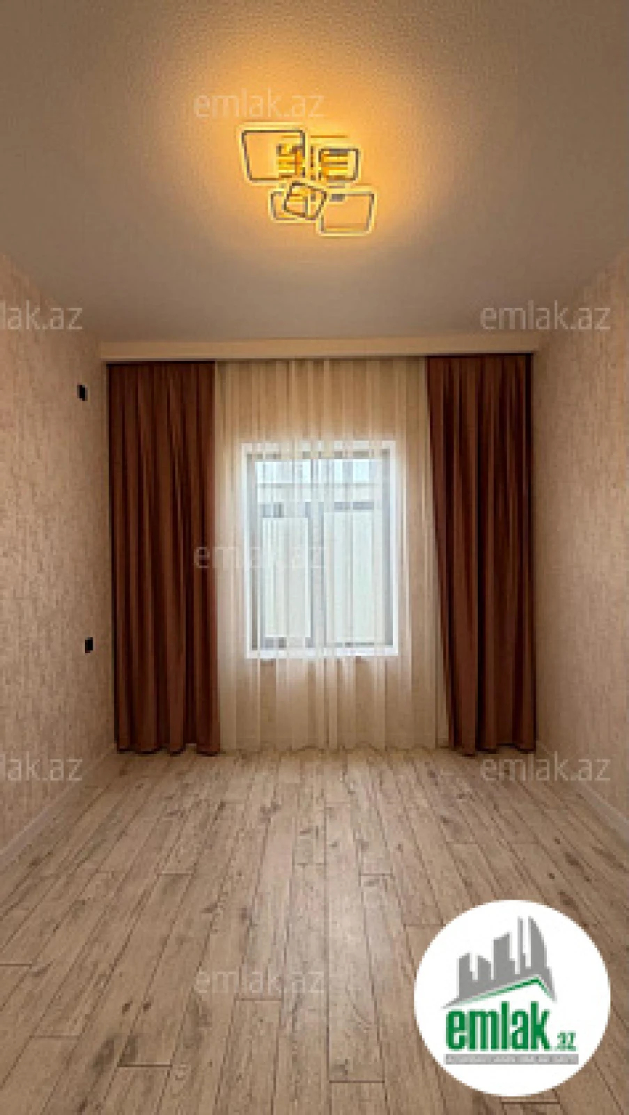 Satılır 4 otaqlı mənzil 140 m²