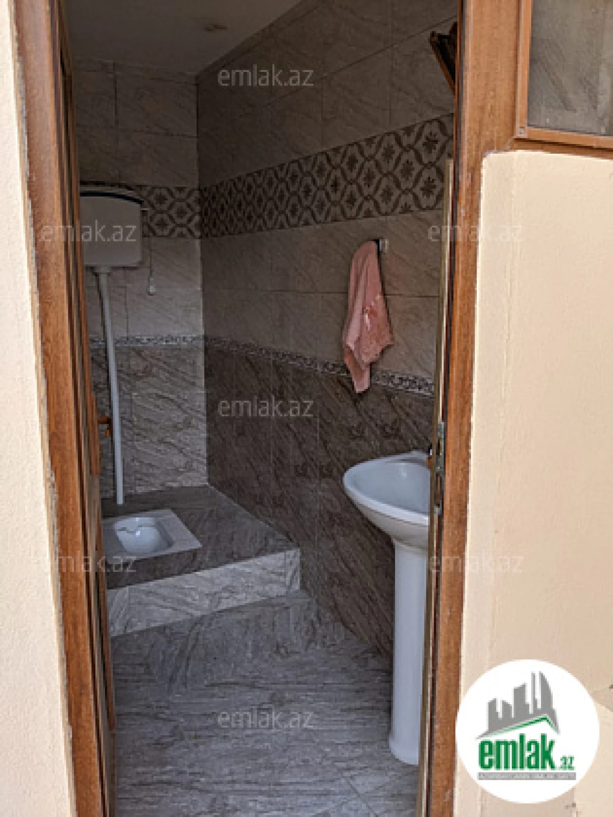 Satılır 6 otaqlı həyət evi 240 m²