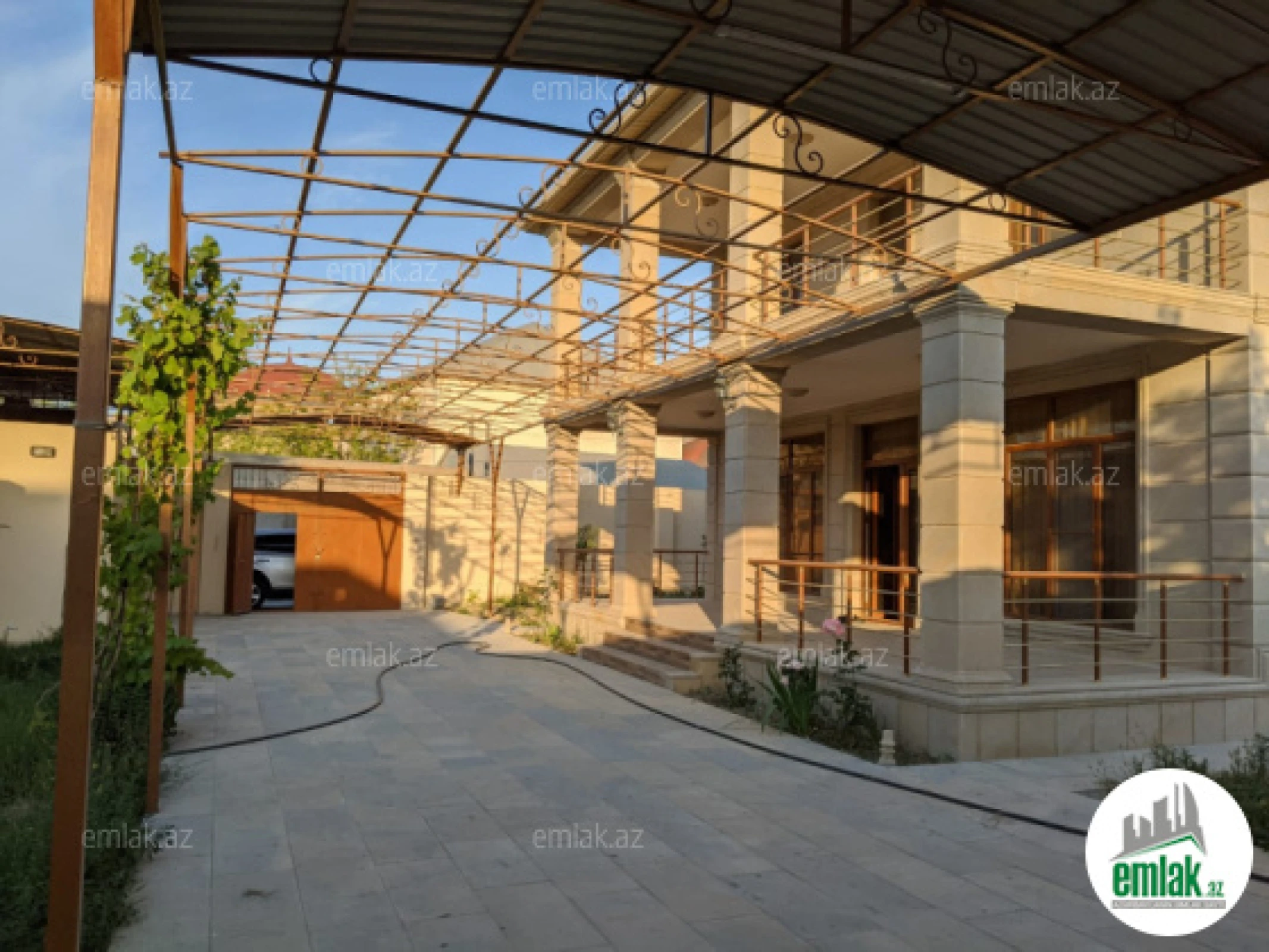 Satılır 6 otaqlı həyət evi 240 m²
