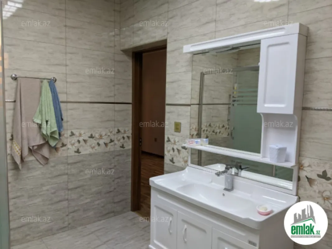 Satılır 6 otaqlı həyət evi 240 m²