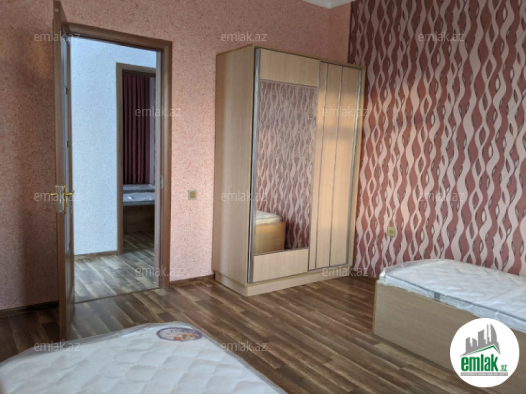 Satılır 6 otaqlı həyət evi 240 m²