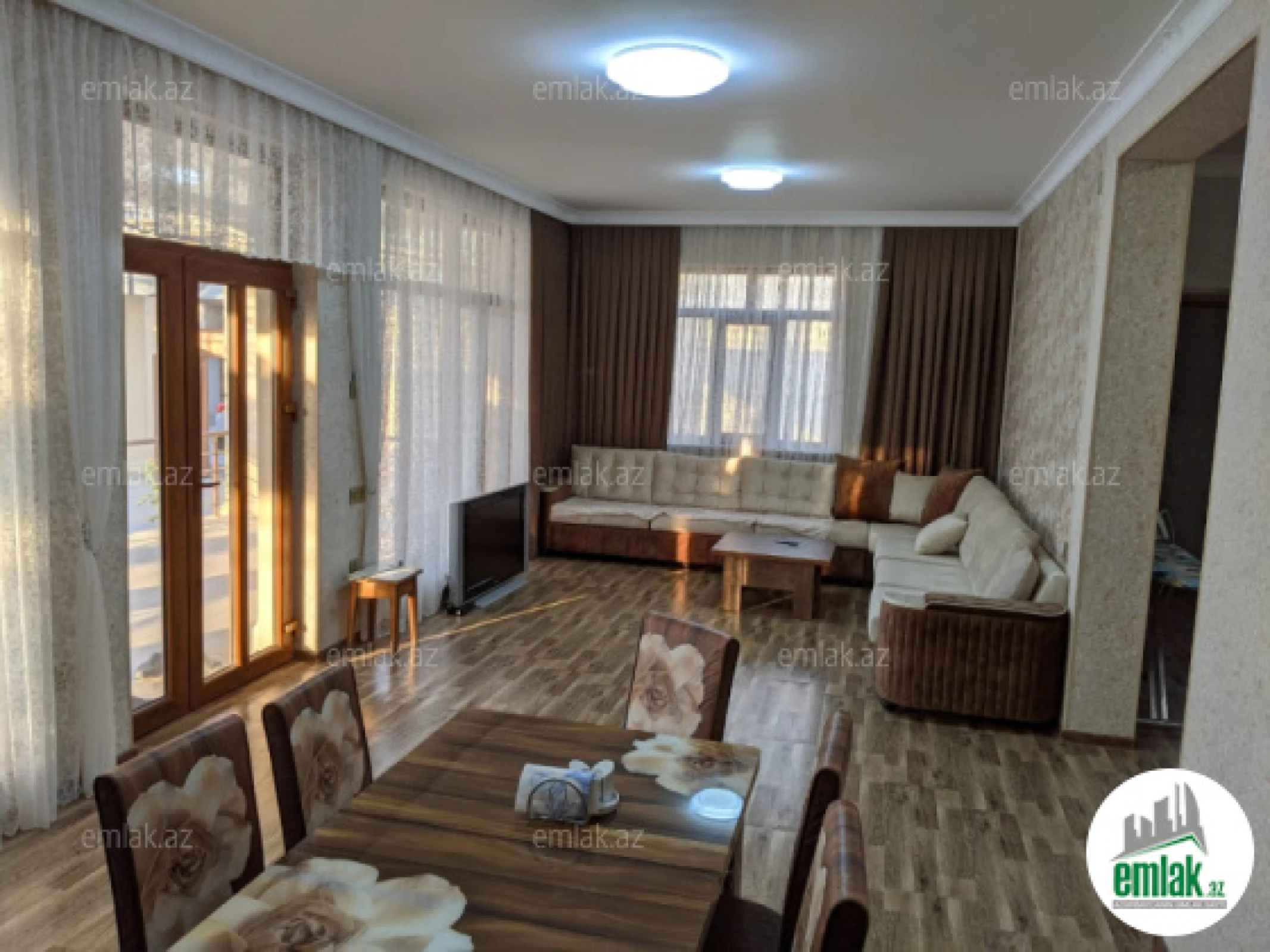 Satılır 6 otaqlı həyət evi 240 m²