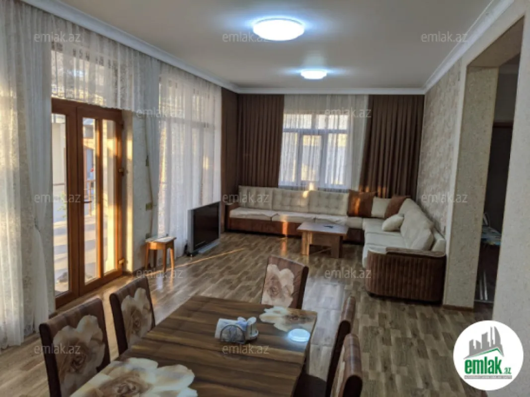 Satılır 6 otaqlı həyət evi 240 m²