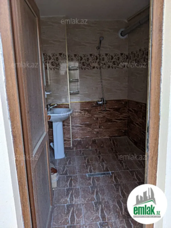 Satılır 6 otaqlı həyət evi 240 m²