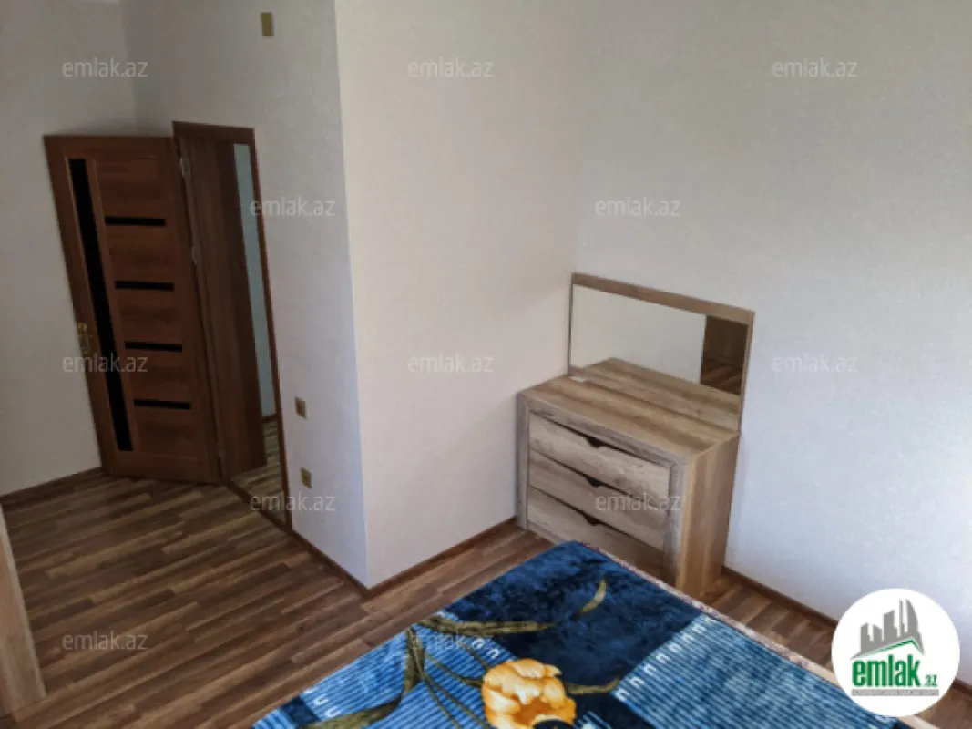 Satılır 6 otaqlı həyət evi 240 m²