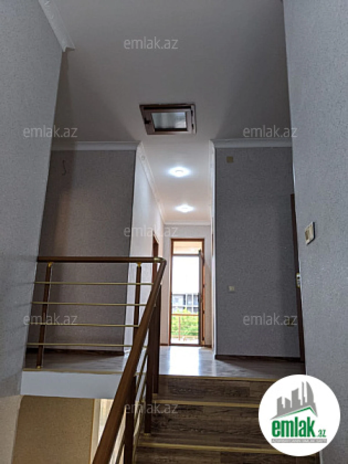 Satılır 6 otaqlı həyət evi 240 m²