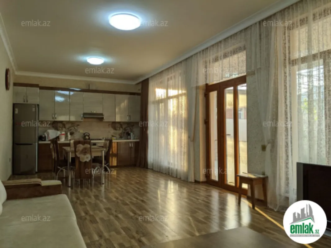 Satılır 6 otaqlı həyət evi 240 m²