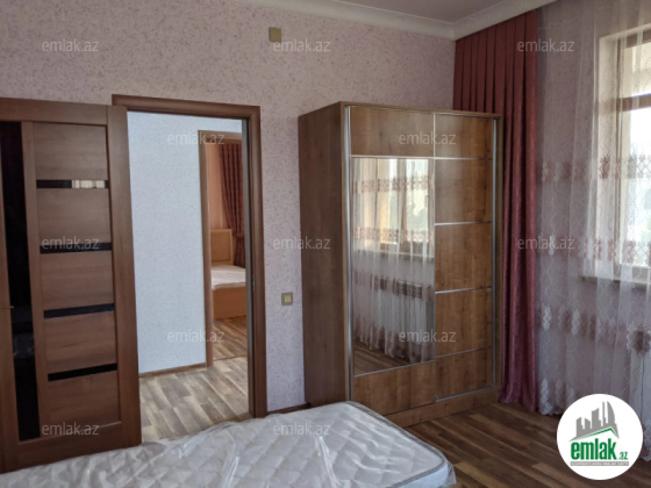 Satılır 6 otaqlı həyət evi 240 m²