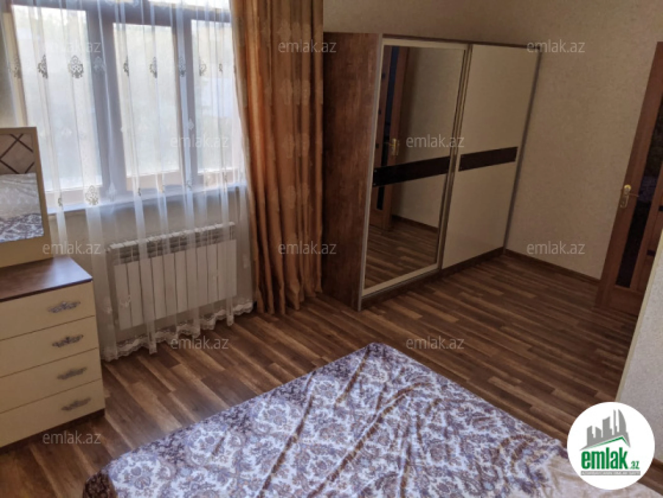 Satılır 6 otaqlı həyət evi 240 m²