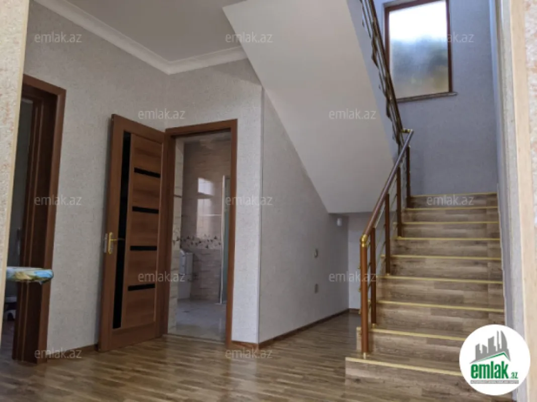 Satılır 6 otaqlı həyət evi 240 m²
