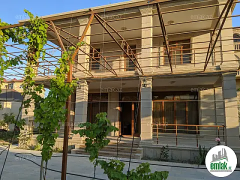 Satılır 6 otaqlı həyət evi 240 m²