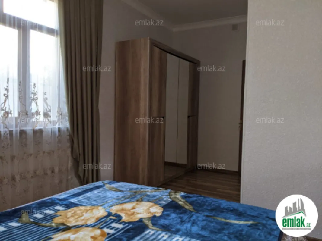 Satılır 6 otaqlı həyət evi 240 m²
