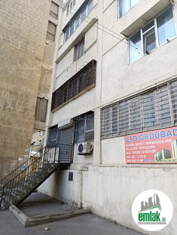 Satılır 2 otaqlı köhnə tikili 43 m²